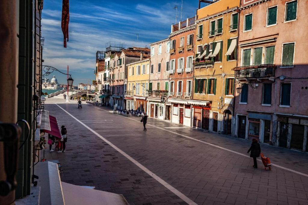 Appartamenti Superior In Via Garibaldi By Bricola Apartments Veneza Exterior foto