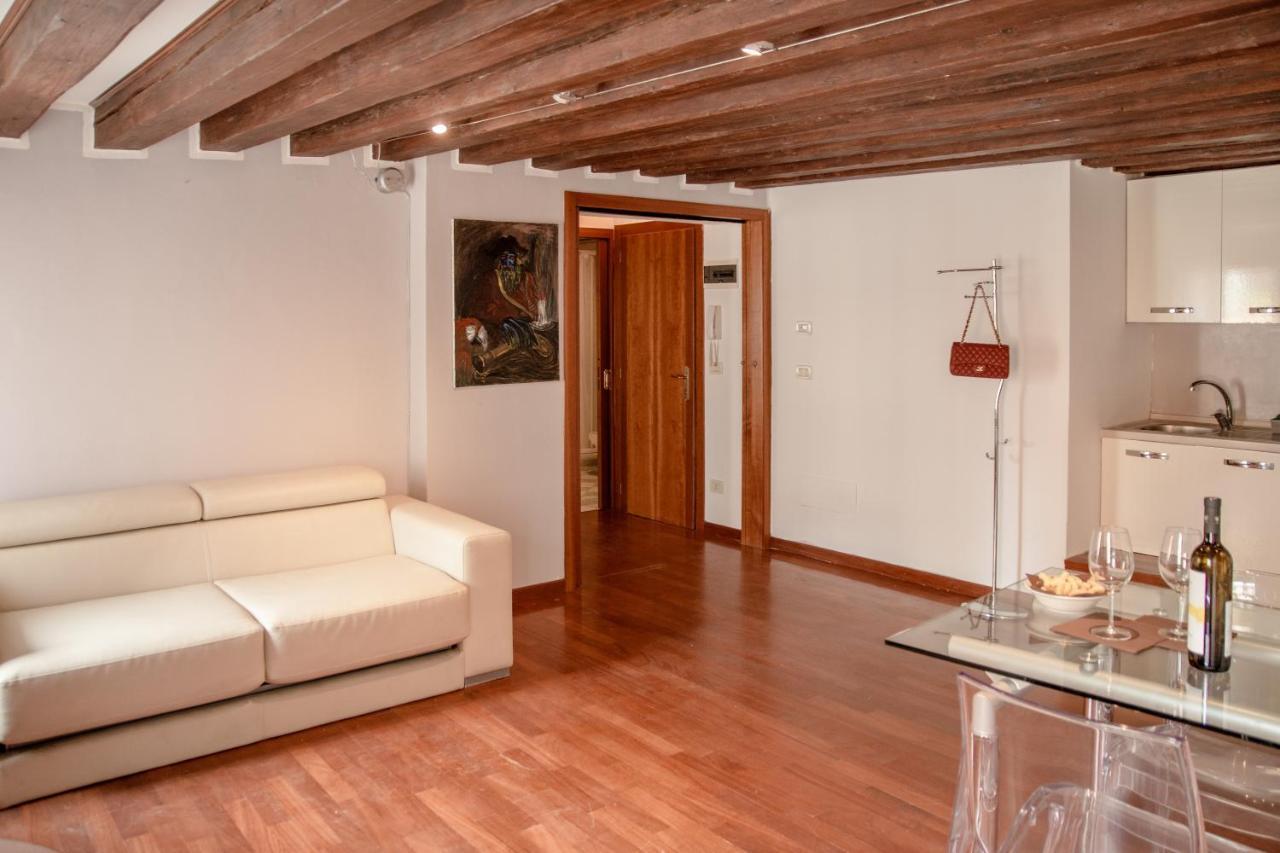 Appartamenti Superior In Via Garibaldi By Bricola Apartments Veneza Exterior foto