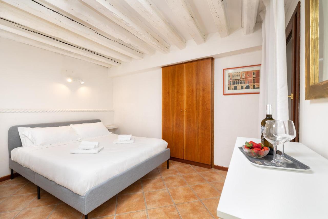 Appartamenti Superior In Via Garibaldi By Bricola Apartments Veneza Exterior foto